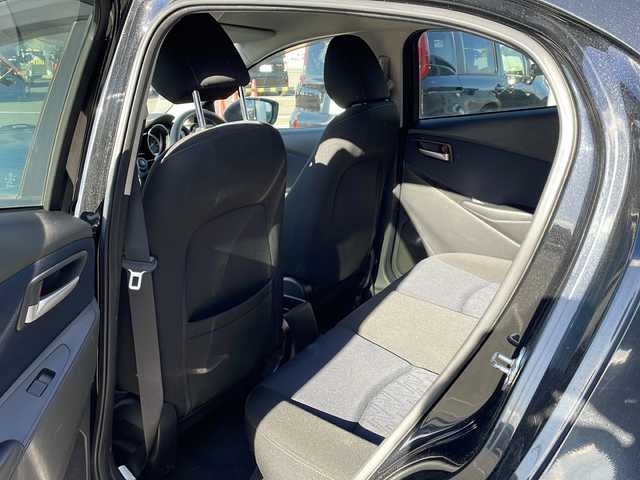 マツダ デミオ XD 道東・釧路十勝 2015(平27)年 4.8万km ジェットブラックマイカ ・４WD/・純正SDメモリナビ/（フルセグ FFM AM BT CD DVD)/・バックカメラ/・MT付きAT/・ヘッドライトレベライザー/・ドアバイザー/・電動格納ミラー/・ウィンカーミラー/・横すべり防止機能/・ステアリングスイッチ/・夏タイヤ積込/（185/65/R15　2015年製造）