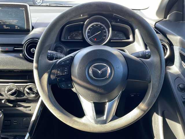 マツダ デミオ XD 道東・釧路十勝 2015(平27)年 4.8万km ジェットブラックマイカ ・４WD/・純正SDメモリナビ/（フルセグ FFM AM BT CD DVD)/・バックカメラ/・MT付きAT/・ヘッドライトレベライザー/・ドアバイザー/・電動格納ミラー/・ウィンカーミラー/・横すべり防止機能/・ステアリングスイッチ/・夏タイヤ積込/（185/65/R15　2015年製造）