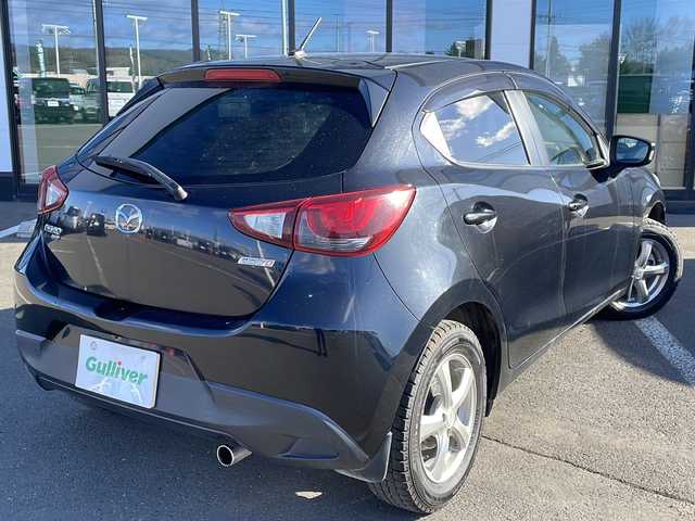 マツダ デミオ XD 道東・釧路十勝 2015(平27)年 4.8万km ジェットブラックマイカ ・４WD/・純正SDメモリナビ/（フルセグ FFM AM BT CD DVD)/・バックカメラ/・MT付きAT/・ヘッドライトレベライザー/・ドアバイザー/・電動格納ミラー/・ウィンカーミラー/・横すべり防止機能/・ステアリングスイッチ/・夏タイヤ積込/（185/65/R15　2015年製造）