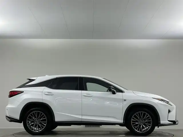 レクサス ＲＸ 200t Fスポーツ 埼玉県 2017(平29)年 3.4万km ホワイトノーヴァガラスフレーク 赤革　３眼ＬＥＤ　　Ｂカメラ　ＢＳＭ　ＨＵＤ　Ｅ　シートヒーター　エアシート　ＢＳＭ　ビルトインＥＴＣ２．０　前後ドライブレコーダー　パワーシート　電動バックドア　追従走行　ＢＴ　衝突軽減　