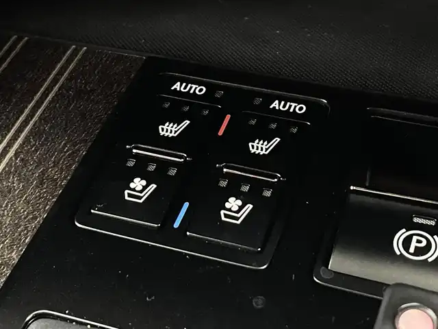 レクサス ＲＸ 200t Fスポーツ 埼玉県 2017(平29)年 3.4万km ホワイトノーヴァガラスフレーク 赤革　３眼ＬＥＤ　　Ｂカメラ　ＢＳＭ　ＨＵＤ　Ｅ　シートヒーター　エアシート　ＢＳＭ　ビルトインＥＴＣ２．０　前後ドライブレコーダー　パワーシート　電動バックドア　追従走行　ＢＴ　衝突軽減　