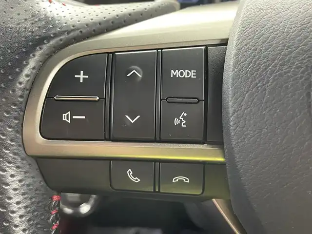 レクサス ＲＸ 200t Fスポーツ 埼玉県 2017(平29)年 3.4万km ホワイトノーヴァガラスフレーク 赤革　３眼ＬＥＤ　　Ｂカメラ　ＢＳＭ　ＨＵＤ　Ｅ　シートヒーター　エアシート　ＢＳＭ　ビルトインＥＴＣ２．０　前後ドライブレコーダー　パワーシート　電動バックドア　追従走行　ＢＴ　衝突軽減　