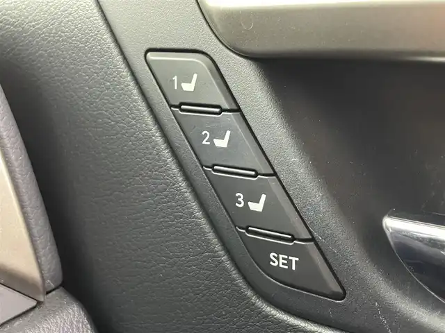 レクサス ＲＸ 200t Fスポーツ 埼玉県 2017(平29)年 3.4万km ホワイトノーヴァガラスフレーク 赤革　３眼ＬＥＤ　　Ｂカメラ　ＢＳＭ　ＨＵＤ　Ｅ　シートヒーター　エアシート　ＢＳＭ　ビルトインＥＴＣ２．０　前後ドライブレコーダー　パワーシート　電動バックドア　追従走行　ＢＴ　衝突軽減　