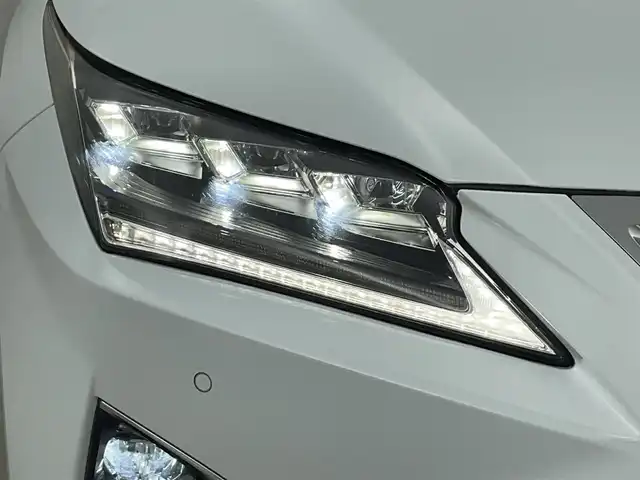 レクサス ＲＸ 200t Fスポーツ 埼玉県 2017(平29)年 3.4万km ホワイトノーヴァガラスフレーク 赤革　３眼ＬＥＤ　　Ｂカメラ　ＢＳＭ　ＨＵＤ　Ｅ　シートヒーター　エアシート　ＢＳＭ　ビルトインＥＴＣ２．０　前後ドライブレコーダー　パワーシート　電動バックドア　追従走行　ＢＴ　衝突軽減　