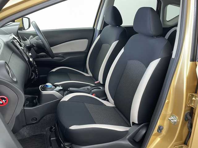 日産 ノート e－パワー X FOUR 道央・札幌 2019(平31)年 3.8万km ギャラクシーゴールド ４WD/アラウンドビューモニター/デジタルルームミラー/エマージェンシーブレーキ/踏み間違い衝突防止アシスト/レーンアシスト/横滑り防止装置/アイドリングストップ/コーナーセンサー/車両接近通報装置/ヘッドライトレベライザー/オートエアコン/オートライト/ハイビームアシスト/ドアミラーウインカー/純正フロアマット/純正15インチアルミホイール/サマータイヤ積込有り（ホイール無し）
