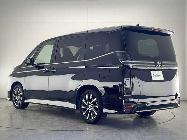 トヨタ ヴォクシー S－Z 愛知県 2023(令5)年 1.4万km アティチュードブラックマイカ 禁煙車/トヨタセーフティセンス/純正10.5型ディスプレイオーディオ/（T-CONNECT/CD/DVD/Bluetooth/フルセグTV/ナビ）/純正14型リアフリップダウンモニター/純正ビルトイン2.0ETC/純正バックカメラ/純正17インチアルミ/純正LEDオートライト/純正エアロ/純正ルーフエンドスポイラー/純正フロアマット/両側電動スライドドア/アダプティブクルーズコントロール/レーンディパーチャーアラート/オートマチックハイビーム/クリアランスソナー/ハーフレザーシート/前席シートヒーター/Wオートエアコン/スマートキー/プッシュエンジンスタート/新車時保証書/取扱い説明書