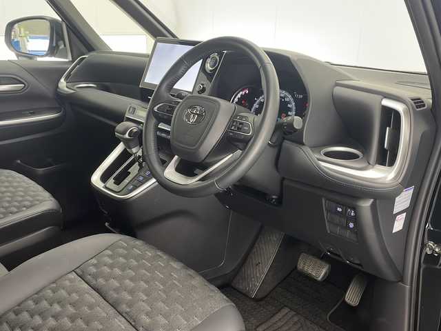 トヨタ ヴォクシー S－Z 愛知県 2023(令5)年 1.4万km アティチュードブラックマイカ 禁煙車/トヨタセーフティセンス/純正10.5型ディスプレイオーディオ/（T-CONNECT/CD/DVD/Bluetooth/フルセグTV/ナビ）/純正14型リアフリップダウンモニター/純正ビルトイン2.0ETC/純正バックカメラ/純正17インチアルミ/純正LEDオートライト/純正エアロ/純正ルーフエンドスポイラー/純正フロアマット/両側電動スライドドア/アダプティブクルーズコントロール/レーンディパーチャーアラート/オートマチックハイビーム/クリアランスソナー/ハーフレザーシート/前席シートヒーター/Wオートエアコン/スマートキー/プッシュエンジンスタート/新車時保証書/取扱い説明書