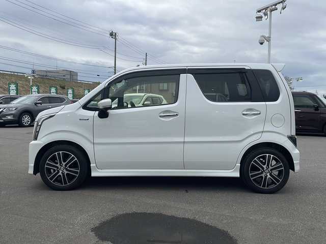 スズキ ワゴンＲ スティングレー HYBRID T 青森県 2019(平31)年 4.5万km ピュアホワイトP ・４WD/・禁煙車/・8型社外SDナビ/・フルセグ/DVD/AM/FM/・衝突被害軽減ブレーキ/・全方位カメラ/・クルーズコントロール/・横滑り防止装置/・盗難防止装置/・レーンキープアシスト/・ヘッドアップディスプレイ/・スマートキー/・スペアキー/・オートライト/・LEDライト/・フォグランプ/・ダブルエアバック/・前席シートヒーター/・ベンチシート/・フルフラットシート/・純正フロアマット/・純正アルミホイール/・純正ドライブレコーダー/・パドルシフト/・ETC/・取扱説明書