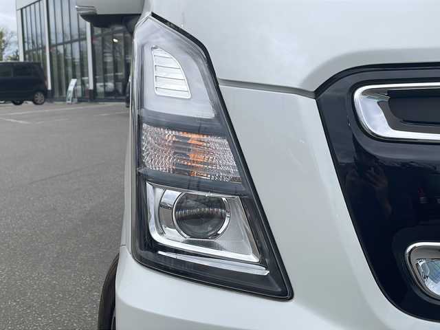 スズキ ワゴンＲ スティングレー HYBRID T 青森県 2019(平31)年 4.5万km ピュアホワイトP ・４WD/・禁煙車/・8型社外SDナビ/・フルセグ/DVD/AM/FM/・衝突被害軽減ブレーキ/・全方位カメラ/・クルーズコントロール/・横滑り防止装置/・盗難防止装置/・レーンキープアシスト/・ヘッドアップディスプレイ/・スマートキー/・スペアキー/・オートライト/・LEDライト/・フォグランプ/・ダブルエアバック/・前席シートヒーター/・ベンチシート/・フルフラットシート/・純正フロアマット/・純正アルミホイール/・純正ドライブレコーダー/・パドルシフト/・ETC/・取扱説明書