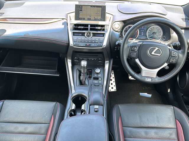 レクサス ＮＸ 200t Fスポーツ 岡山県 2014(平26)年 6.5万km ソニッククォーツ 純正ナビ　ＢＴ／ＣＤ／ＤＶＤ／フルセグ　バックカメラ　サンルーフ　黒革シート　エアシート　シートヒーター　ステアリングヒーター　シートメモリー　パワーシート　前後コーナーセンサー　デフロック　フォグ