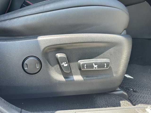 レクサス ＮＸ 200t Fスポーツ 岡山県 2014(平26)年 6.5万km ソニッククォーツ 純正ナビ　ＢＴ／ＣＤ／ＤＶＤ／フルセグ　バックカメラ　サンルーフ　黒革シート　エアシート　シートヒーター　ステアリングヒーター　シートメモリー　パワーシート　前後コーナーセンサー　デフロック　フォグ