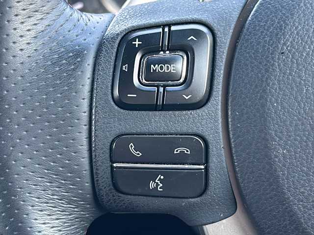 レクサス ＮＸ 200t Fスポーツ 岡山県 2014(平26)年 6.5万km ソニッククォーツ 純正ナビ　ＢＴ／ＣＤ／ＤＶＤ／フルセグ　バックカメラ　サンルーフ　黒革シート　エアシート　シートヒーター　ステアリングヒーター　シートメモリー　パワーシート　前後コーナーセンサー　デフロック　フォグ
