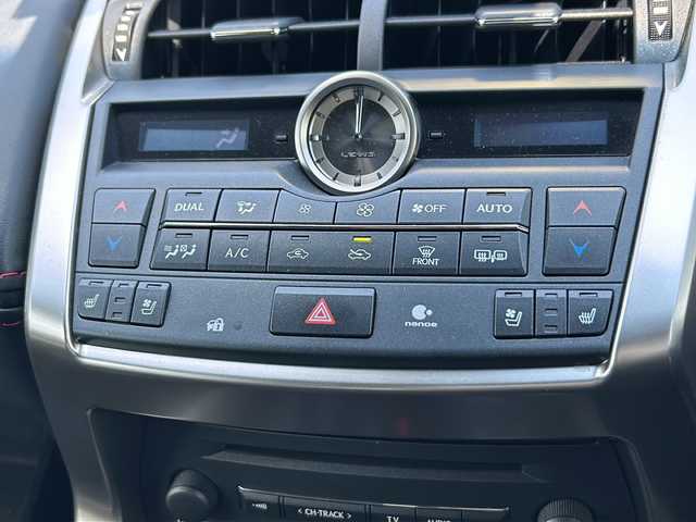 レクサス ＮＸ 200t Fスポーツ 岡山県 2014(平26)年 6.5万km ソニッククォーツ 純正ナビ　ＢＴ／ＣＤ／ＤＶＤ／フルセグ　バックカメラ　サンルーフ　黒革シート　エアシート　シートヒーター　ステアリングヒーター　シートメモリー　パワーシート　前後コーナーセンサー　デフロック　フォグ