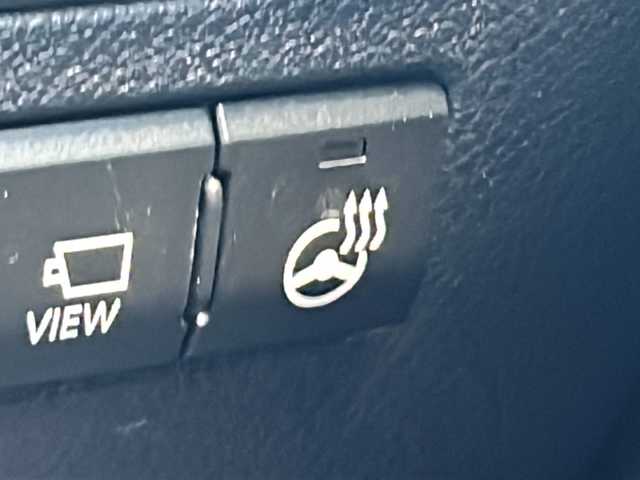 レクサス ＮＸ 200t Fスポーツ 岡山県 2014(平26)年 6.5万km ソニッククォーツ 純正ナビ　ＢＴ／ＣＤ／ＤＶＤ／フルセグ　バックカメラ　サンルーフ　黒革シート　エアシート　シートヒーター　ステアリングヒーター　シートメモリー　パワーシート　前後コーナーセンサー　デフロック　フォグ