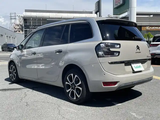 シトロエン グランドＣ４ スペースツアラー シャイン ブルーHDi 大阪府 2020(令2)年 3.5万km ベージュⅡ パノラマミックガラスルーフ/パワーバックドア/純正ディスプレイオーディオ/Bluetooth/全周囲カメラ/パーキングアシスト/クルーズコントロール/ブラインドスポットモニター/ブレーキアシスト/レーンキープアシスト/コーナーセンサー/本革巻きステアリング/キセノンヘッドライト/インテリジェントハイビーム/フロントフォグライト/リアフォグライト/ドライブレコーダー/純正17インチAW