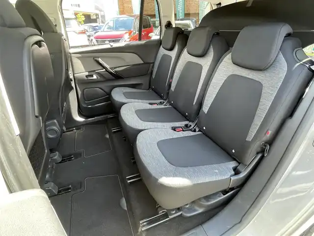 シトロエン グランドＣ４ スペースツアラー シャイン ブルーHDi 大阪府 2020(令2)年 3.5万km ベージュⅡ パノラマミックガラスルーフ/パワーバックドア/純正ディスプレイオーディオ/Bluetooth/全周囲カメラ/パーキングアシスト/クルーズコントロール/ブラインドスポットモニター/ブレーキアシスト/レーンキープアシスト/コーナーセンサー/本革巻きステアリング/キセノンヘッドライト/インテリジェントハイビーム/フロントフォグライト/リアフォグライト/ドライブレコーダー/純正17インチAW