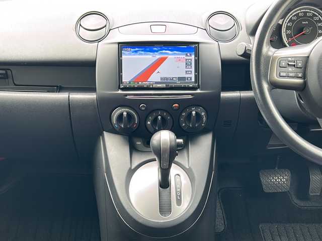 マツダ デミオ 13C－V スマートEDⅡ 富山県 2014(平26)年 3.4万km ラディアントエボニーマイカ 純正ＳＤナビ【フルセグＴＶ／ＤＶＤ／ＣＤ／Ｂｌｕｅｔｏｏｔｈ】/ベンチシート　/ＵＳＢ入力端子　/スタッドレスタイヤ積込　/社外アルミホイール　/ＥＴＣ　/アンチロックブレーキシステム　　/スペアキー１本/エアコン/純正フロアマット