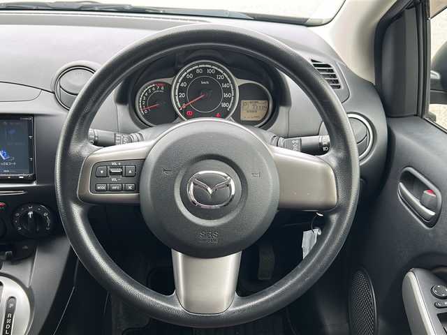 マツダ デミオ 13C－V スマートEDⅡ 富山県 2014(平26)年 3.4万km ラディアントエボニーマイカ 純正ＳＤナビ【フルセグＴＶ／ＤＶＤ／ＣＤ／Ｂｌｕｅｔｏｏｔｈ】/ベンチシート　/ＵＳＢ入力端子　/スタッドレスタイヤ積込　/社外アルミホイール　/ＥＴＣ　/アンチロックブレーキシステム　　/スペアキー１本/エアコン/純正フロアマット