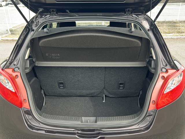マツダ デミオ 13C－V スマートEDⅡ 富山県 2014(平26)年 3.4万km ラディアントエボニーマイカ 純正ＳＤナビ【フルセグＴＶ／ＤＶＤ／ＣＤ／Ｂｌｕｅｔｏｏｔｈ】/ベンチシート　/ＵＳＢ入力端子　/スタッドレスタイヤ積込　/社外アルミホイール　/ＥＴＣ　/アンチロックブレーキシステム　　/スペアキー１本/エアコン/純正フロアマット