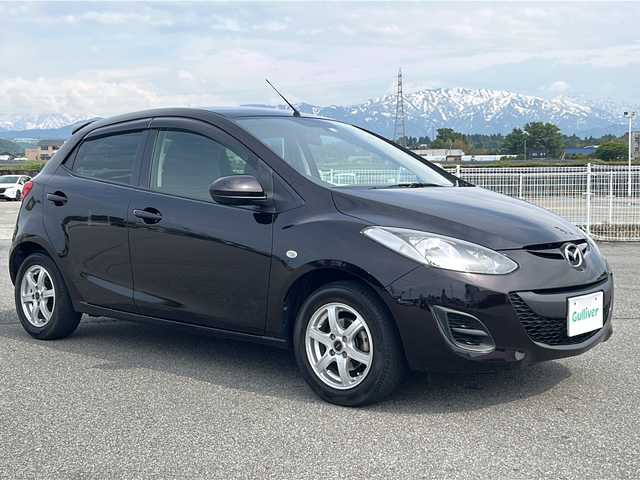 マツダ デミオ 13C－V スマートEDⅡ 富山県 2014(平26)年 3.4万km ラディアントエボニーマイカ 純正ＳＤナビ【フルセグＴＶ／ＤＶＤ／ＣＤ／Ｂｌｕｅｔｏｏｔｈ】/ベンチシート　/ＵＳＢ入力端子　/スタッドレスタイヤ積込　/社外アルミホイール　/ＥＴＣ　/アンチロックブレーキシステム　　/スペアキー１本/エアコン/純正フロアマット
