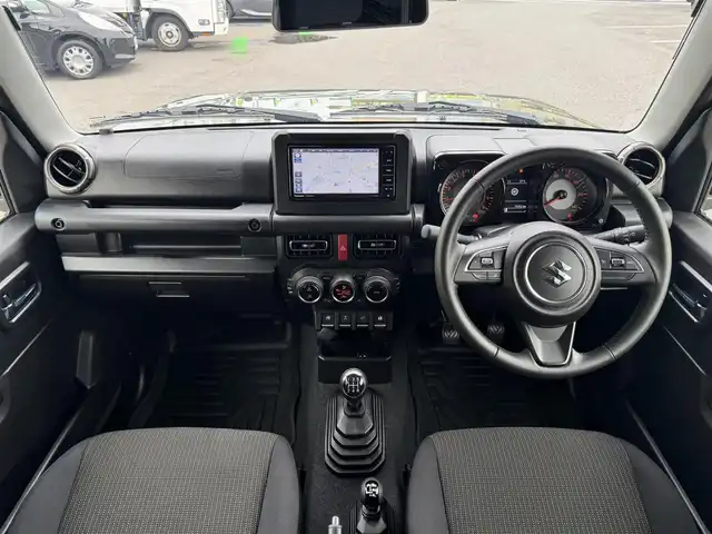 スズキ ジムニー XC 千葉県 2023(令5)年 1.5万km ジャングルグリーン 5MT/社外メモリーナビ/フルセグTV/Bluetooth/バックカメラ/LEDヘッドライト/オートライト/クルーズコントロール/レーンキープアシスト/衝突軽減システム/横滑り防止/シートヒーター/保証書・取説/スペアキー