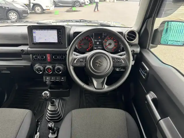 スズキ ジムニー XC 千葉県 2023(令5)年 1.5万km ジャングルグリーン 5MT/社外メモリーナビ/フルセグTV/Bluetooth/バックカメラ/LEDヘッドライト/オートライト/クルーズコントロール/レーンキープアシスト/衝突軽減システム/横滑り防止/シートヒーター/保証書・取説/スペアキー