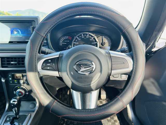 ダイハツ コペン セロ 奈良県 2023(令5)年 1.1万km ブリティッシュグリーンマイカ 社外ディスプレイオーディオ　/Bluetooth　/バックカメラ　/ETC　/前後ドライブレコーダー　/社外フロアマット　/前席シートヒーター/ハーフレザーシート　/純正アルミホイール　/オートLEDライト　/横滑り防止装置　/アイドリングストップ/Ｗエアバッグ/保証書/取扱説明書