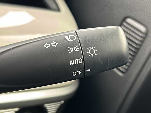 スズキ スペーシア HYBRID X 宮城県 2018(平30)年 3.8万km ピュアホワイトパール/ブラック2トーン 純正SDナビ/・BT接続/フルセグTV/・USB入力/AM/FM/両側パワースライドドア/デュアルセンサーブレーキサポート/運転席・助手席・サイドエアバッグ/ヘッドライトレベライザー/純正フロアマット/車外バックカメラ/運転席シートヒーター/後席バイザー/ルーフレール/後方クリアランスソナー