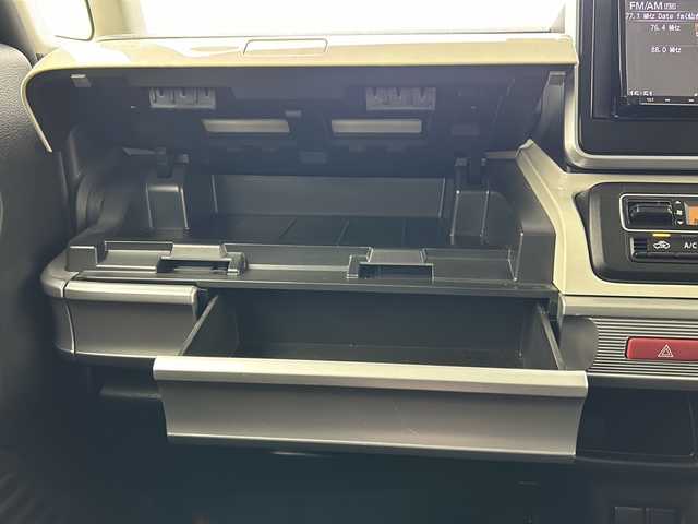 スズキ スペーシア HYBRID X 宮城県 2018(平30)年 3.8万km ピュアホワイトパール/ブラック2トーン 純正SDナビ/・BT接続/フルセグTV/・USB入力/AM/FM/両側パワースライドドア/デュアルセンサーブレーキサポート/運転席・助手席・サイドエアバッグ/ヘッドライトレベライザー/純正フロアマット/車外バックカメラ/運転席シートヒーター/後席バイザー/ルーフレール/後方クリアランスソナー