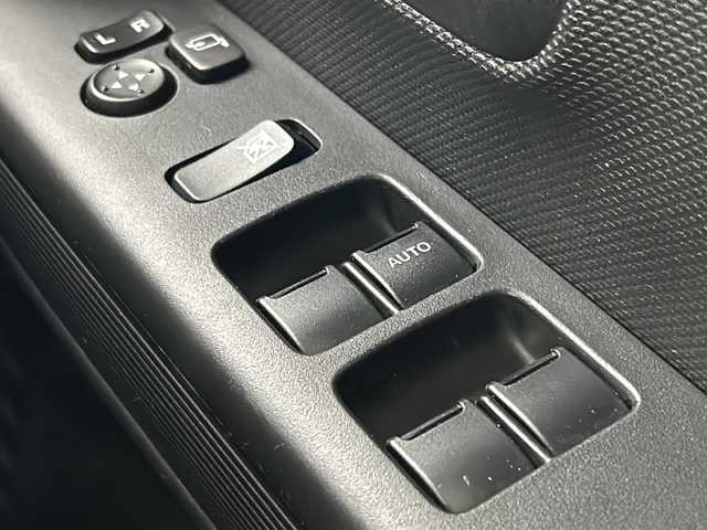 スズキ スペーシア HYBRID X 宮城県 2018(平30)年 3.8万km ピュアホワイトパール/ブラック2トーン 純正SDナビ/・BT接続/フルセグTV/・USB入力/AM/FM/両側パワースライドドア/デュアルセンサーブレーキサポート/運転席・助手席・サイドエアバッグ/ヘッドライトレベライザー/純正フロアマット/車外バックカメラ/運転席シートヒーター/後席バイザー/ルーフレール/後方クリアランスソナー