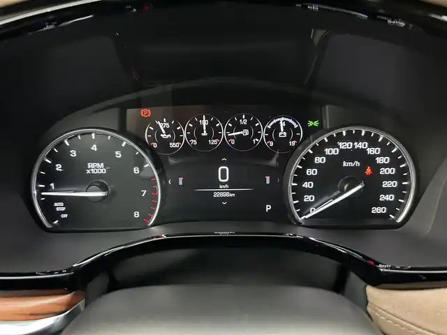 キャデラック ＸＴ５ Ｘオーバー プラチナム 石川県 2018(平30)年 2.3万km 白 ４WD/ディスプレイオーディオ/（BT／AM／FM）/社外オーディオ　/（BOSE）/全周囲方位カメラ/本革シート/パワーシート（運転席＋助手席）/シートヒーター（全席）/エアシート（前席）/シートメモリー（運転席）/ステアリングスイッチ/サンルーフ/クルーズコントロール/LEDヘッドライト/オートマチックハイビーム/ドライブレコーダー（前後）/ETC/スマートキー