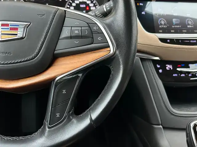 キャデラック ＸＴ５ Ｘオーバー プラチナム 石川県 2018(平30)年 2.3万km 白 ４WD/ディスプレイオーディオ/（BT／AM／FM）/社外オーディオ　/（BOSE）/全周囲方位カメラ/本革シート/パワーシート（運転席＋助手席）/シートヒーター（全席）/エアシート（前席）/シートメモリー（運転席）/ステアリングスイッチ/サンルーフ/クルーズコントロール/LEDヘッドライト/オートマチックハイビーム/ドライブレコーダー（前後）/ETC/スマートキー