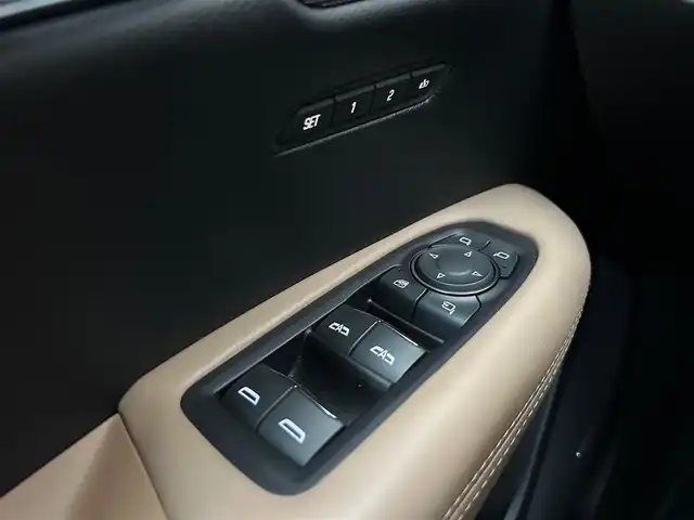 キャデラック ＸＴ５ Ｘオーバー プラチナム 石川県 2018(平30)年 2.3万km 白 ４WD/ディスプレイオーディオ/（BT／AM／FM）/社外オーディオ　/（BOSE）/全周囲方位カメラ/本革シート/パワーシート（運転席＋助手席）/シートヒーター（全席）/エアシート（前席）/シートメモリー（運転席）/ステアリングスイッチ/サンルーフ/クルーズコントロール/LEDヘッドライト/オートマチックハイビーム/ドライブレコーダー（前後）/ETC/スマートキー