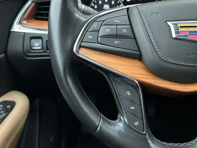 キャデラック ＸＴ５ Ｘオーバー プラチナム 石川県 2018(平30)年 2.3万km 白 ４WD/ディスプレイオーディオ/（BT／AM／FM）/社外オーディオ　/（BOSE）/全周囲方位カメラ/本革シート/パワーシート（運転席＋助手席）/シートヒーター（全席）/エアシート（前席）/シートメモリー（運転席）/ステアリングスイッチ/サンルーフ/クルーズコントロール/LEDヘッドライト/オートマチックハイビーム/ドライブレコーダー（前後）/ETC/スマートキー