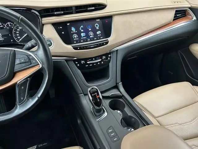 キャデラック ＸＴ５ Ｘオーバー プラチナム 石川県 2018(平30)年 2.3万km 白 ４WD/ディスプレイオーディオ/（BT／AM／FM）/社外オーディオ　/（BOSE）/全周囲方位カメラ/本革シート/パワーシート（運転席＋助手席）/シートヒーター（全席）/エアシート（前席）/シートメモリー（運転席）/ステアリングスイッチ/サンルーフ/クルーズコントロール/LEDヘッドライト/オートマチックハイビーム/ドライブレコーダー（前後）/ETC/スマートキー
