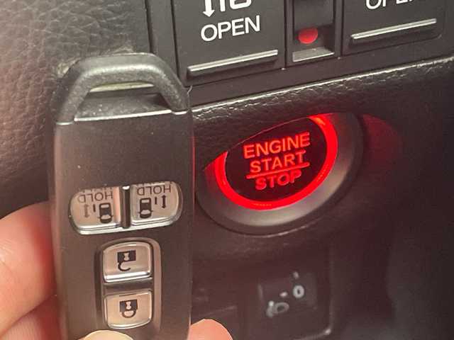 ホンダ Ｎ ＢＯＸ カスタム L スタイル+ブラック 埼玉県 2023(令5)年 0.8万km プラチナホワイトパール ・ディーラー点検記録R5:6年/・４WD/Ｃｕｓｔｏｍ 特別仕様車 Ｌ ＳＴＹＬＥ＋ ＢＬＡＣＫ/・ワンオーナー/・Honda SENSING/・純正ディスプレイオーディオ/・Bluetooth/・バックカメラ/・前後ドライブレコーダー/・両側パワースライドドア/・アレルクリーンプラスシート/・運転席＆助手席シートバックテーブル/・運転席＆助手席シートヒーター/・プラズマクラスター技術搭載フルオート・エアコンディショナー/・オートリトラミラー/・ドアバイザー/・スマートキー×２/・プッシュスタート/・電動パーキング/・ステアリングスイッチ/・クルーズコントロール/・オートライト/・LEDヘットライト/・フォグランプ/・サンシュード/・電動格納ミラー/・横滑り防止/・コーナーセンサー/・ブラック塗装 14インチアルミホイール/・保証/・取説