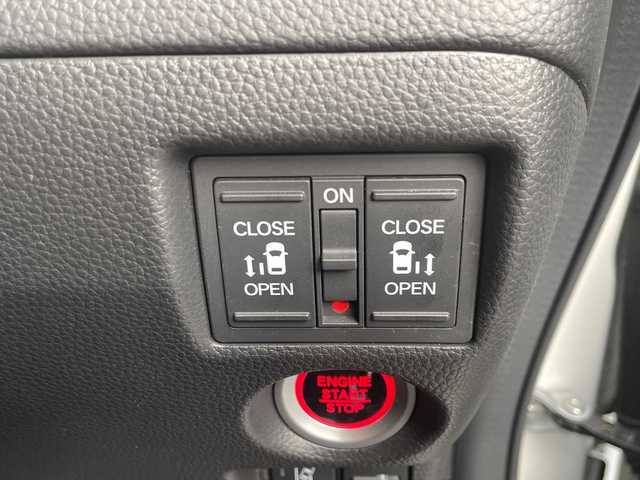 ホンダ Ｎ ＢＯＸ カスタム L スタイル+ブラック 埼玉県 2023(令5)年 0.8万km プラチナホワイトパール ・ディーラー点検記録R5:6年/・４WD/Ｃｕｓｔｏｍ 特別仕様車 Ｌ ＳＴＹＬＥ＋ ＢＬＡＣＫ/・ワンオーナー/・Honda SENSING/・純正ディスプレイオーディオ/・Bluetooth/・バックカメラ/・前後ドライブレコーダー/・両側パワースライドドア/・アレルクリーンプラスシート/・運転席＆助手席シートバックテーブル/・運転席＆助手席シートヒーター/・プラズマクラスター技術搭載フルオート・エアコンディショナー/・オートリトラミラー/・ドアバイザー/・スマートキー×２/・プッシュスタート/・電動パーキング/・ステアリングスイッチ/・クルーズコントロール/・オートライト/・LEDヘットライト/・フォグランプ/・サンシュード/・電動格納ミラー/・横滑り防止/・コーナーセンサー/・ブラック塗装 14インチアルミホイール/・保証/・取説