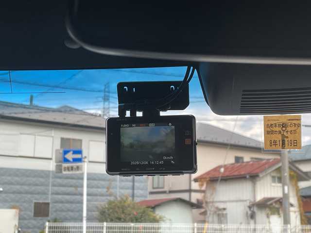 ホンダ Ｎ ＢＯＸ カスタム L スタイル+ブラック 埼玉県 2023(令5)年 0.8万km プラチナホワイトパール ・ディーラー点検記録R5:6年/・４WD/Ｃｕｓｔｏｍ 特別仕様車 Ｌ ＳＴＹＬＥ＋ ＢＬＡＣＫ/・ワンオーナー/・Honda SENSING/・純正ディスプレイオーディオ/・Bluetooth/・バックカメラ/・前後ドライブレコーダー/・両側パワースライドドア/・アレルクリーンプラスシート/・運転席＆助手席シートバックテーブル/・運転席＆助手席シートヒーター/・プラズマクラスター技術搭載フルオート・エアコンディショナー/・オートリトラミラー/・ドアバイザー/・スマートキー×２/・プッシュスタート/・電動パーキング/・ステアリングスイッチ/・クルーズコントロール/・オートライト/・LEDヘットライト/・フォグランプ/・サンシュード/・電動格納ミラー/・横滑り防止/・コーナーセンサー/・ブラック塗装 14インチアルミホイール/・保証/・取説