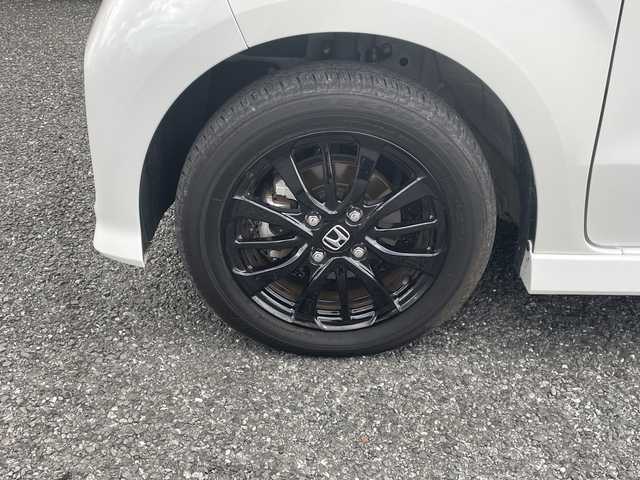 ホンダ Ｎ ＢＯＸ カスタム L スタイル+ブラック 埼玉県 2023(令5)年 0.8万km プラチナホワイトパール ・ディーラー点検記録R5:6年/・４WD/Ｃｕｓｔｏｍ 特別仕様車 Ｌ ＳＴＹＬＥ＋ ＢＬＡＣＫ/・ワンオーナー/・Honda SENSING/・純正ディスプレイオーディオ/・Bluetooth/・バックカメラ/・前後ドライブレコーダー/・両側パワースライドドア/・アレルクリーンプラスシート/・運転席＆助手席シートバックテーブル/・運転席＆助手席シートヒーター/・プラズマクラスター技術搭載フルオート・エアコンディショナー/・オートリトラミラー/・ドアバイザー/・スマートキー×２/・プッシュスタート/・電動パーキング/・ステアリングスイッチ/・クルーズコントロール/・オートライト/・LEDヘットライト/・フォグランプ/・サンシュード/・電動格納ミラー/・横滑り防止/・コーナーセンサー/・ブラック塗装 14インチアルミホイール/・保証/・取説