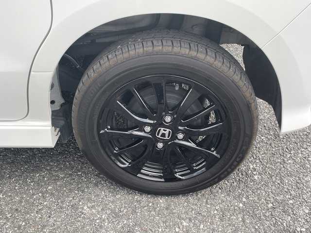 ホンダ Ｎ ＢＯＸ カスタム L スタイル+ブラック 埼玉県 2023(令5)年 0.8万km プラチナホワイトパール ・ディーラー点検記録R5:6年/・４WD/Ｃｕｓｔｏｍ 特別仕様車 Ｌ ＳＴＹＬＥ＋ ＢＬＡＣＫ/・ワンオーナー/・Honda SENSING/・純正ディスプレイオーディオ/・Bluetooth/・バックカメラ/・前後ドライブレコーダー/・両側パワースライドドア/・アレルクリーンプラスシート/・運転席＆助手席シートバックテーブル/・運転席＆助手席シートヒーター/・プラズマクラスター技術搭載フルオート・エアコンディショナー/・オートリトラミラー/・ドアバイザー/・スマートキー×２/・プッシュスタート/・電動パーキング/・ステアリングスイッチ/・クルーズコントロール/・オートライト/・LEDヘットライト/・フォグランプ/・サンシュード/・電動格納ミラー/・横滑り防止/・コーナーセンサー/・ブラック塗装 14インチアルミホイール/・保証/・取説