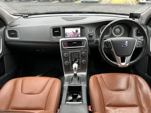 ボルボ Ｖ６０ T4 Rデザイン 宮城県 2013(平25)年 8.9万km 黒 /純正HDDナビ//CD/DVD/BT/USB/ipod/フルセグテレビ//バックカメラ//ブラウンレザーシート//前席パワーシート/シートヒーター//クルーズコントロール//ETC//HID//リモコンキーx2