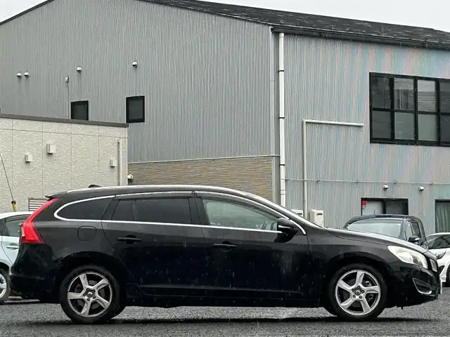 ボルボ Ｖ６０ T4 Rデザイン 宮城県 2013(平25)年 8.9万km 黒 /純正HDDナビ//CD/DVD/BT/USB/ipod/フルセグテレビ//バックカメラ//ブラウンレザーシート//前席パワーシート/シートヒーター//クルーズコントロール//ETC//HID//リモコンキーx2