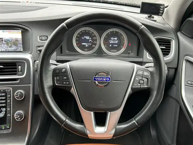 ボルボ Ｖ６０ T4 Rデザイン 宮城県 2013(平25)年 8.9万km 黒 /純正HDDナビ//CD/DVD/BT/USB/ipod/フルセグテレビ//バックカメラ//ブラウンレザーシート//前席パワーシート/シートヒーター//クルーズコントロール//ETC//HID//リモコンキーx2