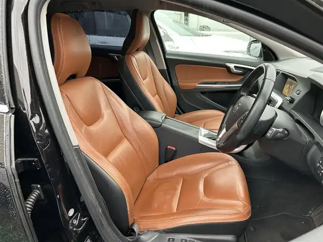 ボルボ Ｖ６０ T4 Rデザイン 宮城県 2013(平25)年 8.9万km 黒 /純正HDDナビ//CD/DVD/BT/USB/ipod/フルセグテレビ//バックカメラ//ブラウンレザーシート//前席パワーシート/シートヒーター//クルーズコントロール//ETC//HID//リモコンキーx2