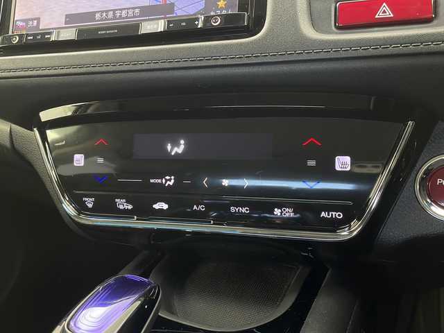 ホンダ ヴェゼル ハイブリッド Z 栃木県 2015(平27)年 9.1万km ホワイトオーキッドパール 禁煙車/衝突軽減ブレーキ/クルーズコントロール/社外メモリーナビ/・フルセグ/AM/FM/CD/DVD/BT/HDMI/バックカメラ/前側ドライブレコーダ―/ETC/前席シートヒーター/電動パーキング/LEDヘッドライト/オートライト/フォグランプ/パドルシフト/17インチ純正AW/純正フロアマット/スペアキー/取扱説明書/保証書