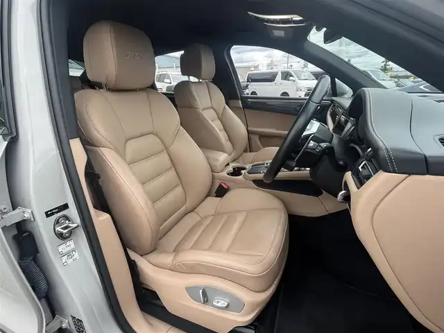 ポルシェ マカン GTS 愛媛県 2022(令4)年 2.4万km グレー 純正ナビ/BT/AM・FM/CD/DVD/フルセグ/前方ドライブレコーダー/ETC2.0/全方位カメラ/前席パワーシート/全席シートヒーター/追従型クルーズコントロール/純正アルミホイール/純正フロアマット/フルタイム４WD/LEDヘッドライト