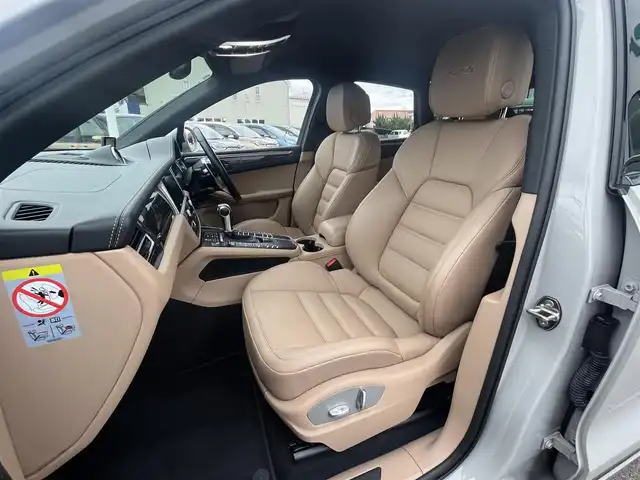 ポルシェ マカン GTS 愛媛県 2022(令4)年 2.4万km グレー 純正ナビ/BT/AM・FM/CD/DVD/フルセグ/前方ドライブレコーダー/ETC2.0/全方位カメラ/前席パワーシート/全席シートヒーター/追従型クルーズコントロール/純正アルミホイール/純正フロアマット/フルタイム４WD/LEDヘッドライト