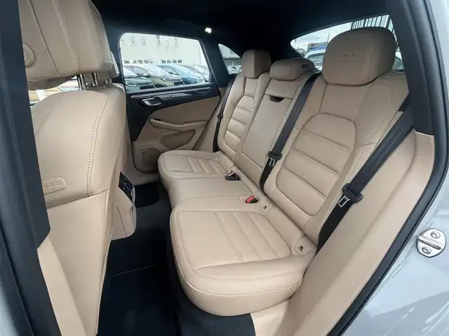 ポルシェ マカン GTS 愛媛県 2022(令4)年 2.4万km グレー 純正ナビ/BT/AM・FM/CD/DVD/フルセグ/前方ドライブレコーダー/ETC2.0/全方位カメラ/前席パワーシート/全席シートヒーター/追従型クルーズコントロール/純正アルミホイール/純正フロアマット/フルタイム４WD/LEDヘッドライト