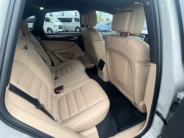 ポルシェ マカン GTS 愛媛県 2022(令4)年 2.4万km グレー 純正ナビ/BT/AM・FM/CD/DVD/フルセグ/前方ドライブレコーダー/ETC2.0/全方位カメラ/前席パワーシート/全席シートヒーター/追従型クルーズコントロール/純正アルミホイール/純正フロアマット/フルタイム４WD/LEDヘッドライト