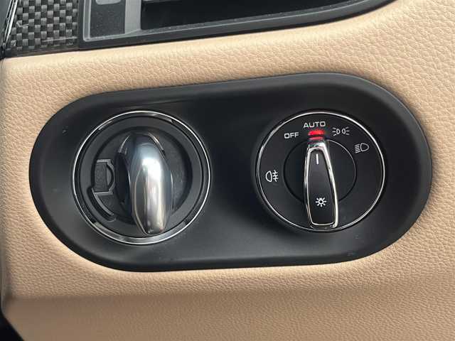 ポルシェ マカン GTS 愛媛県 2022(令4)年 2.4万km グレー 純正ナビ/BT/AM・FM/CD/DVD/フルセグ/前方ドライブレコーダー/ETC2.0/全方位カメラ/前席パワーシート/全席シートヒーター/追従型クルーズコントロール/純正アルミホイール/純正フロアマット/フルタイム４WD/LEDヘッドライト